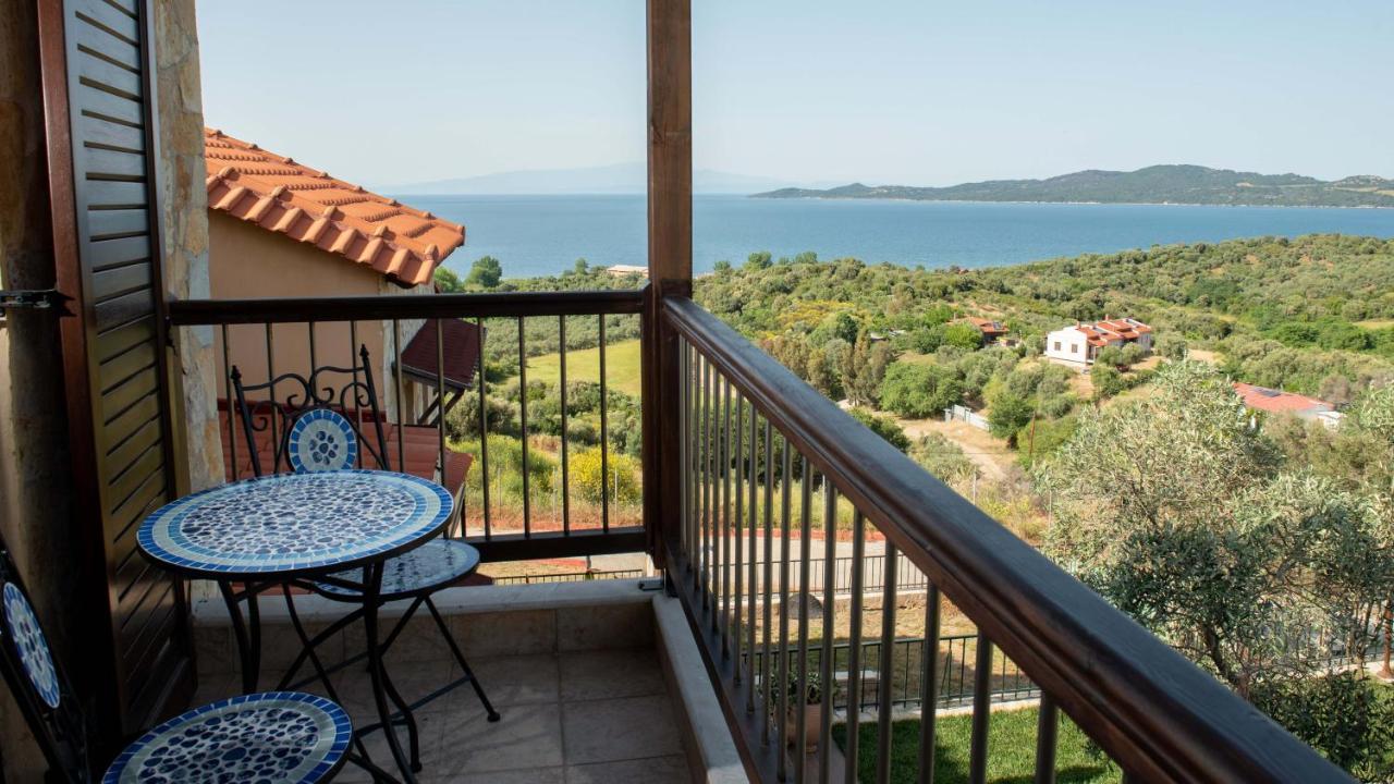Dandy Villas Nea Roda - Melodic Waves - Private - Pool - Parking - Cellar Εξωτερικό φωτογραφία