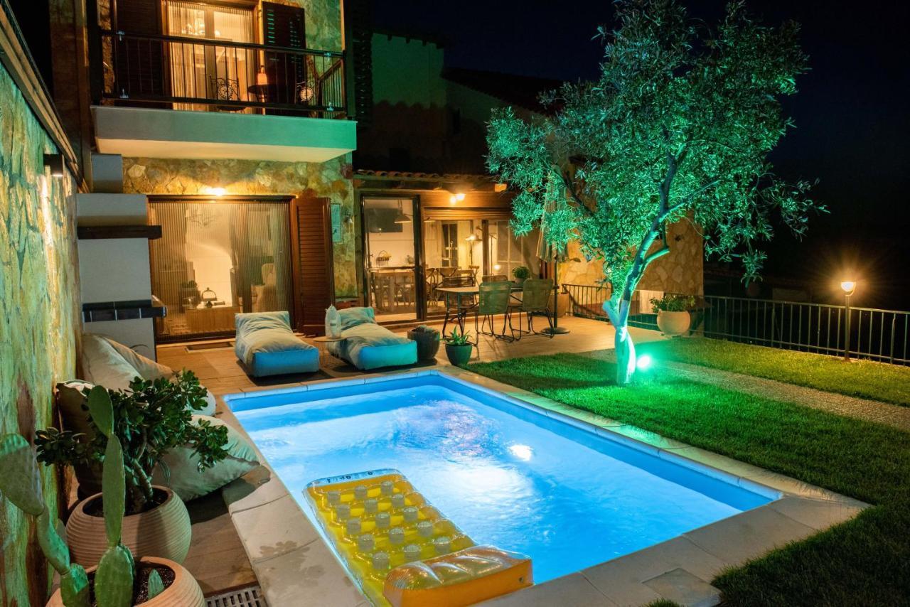 Dandy Villas Nea Roda - Melodic Waves - Private - Pool - Parking - Cellar Εξωτερικό φωτογραφία