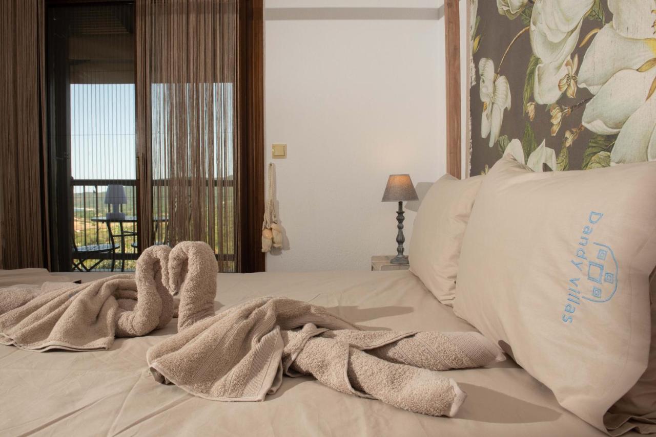 Dandy Villas Nea Roda - Melodic Waves - Private - Pool - Parking - Cellar Εξωτερικό φωτογραφία